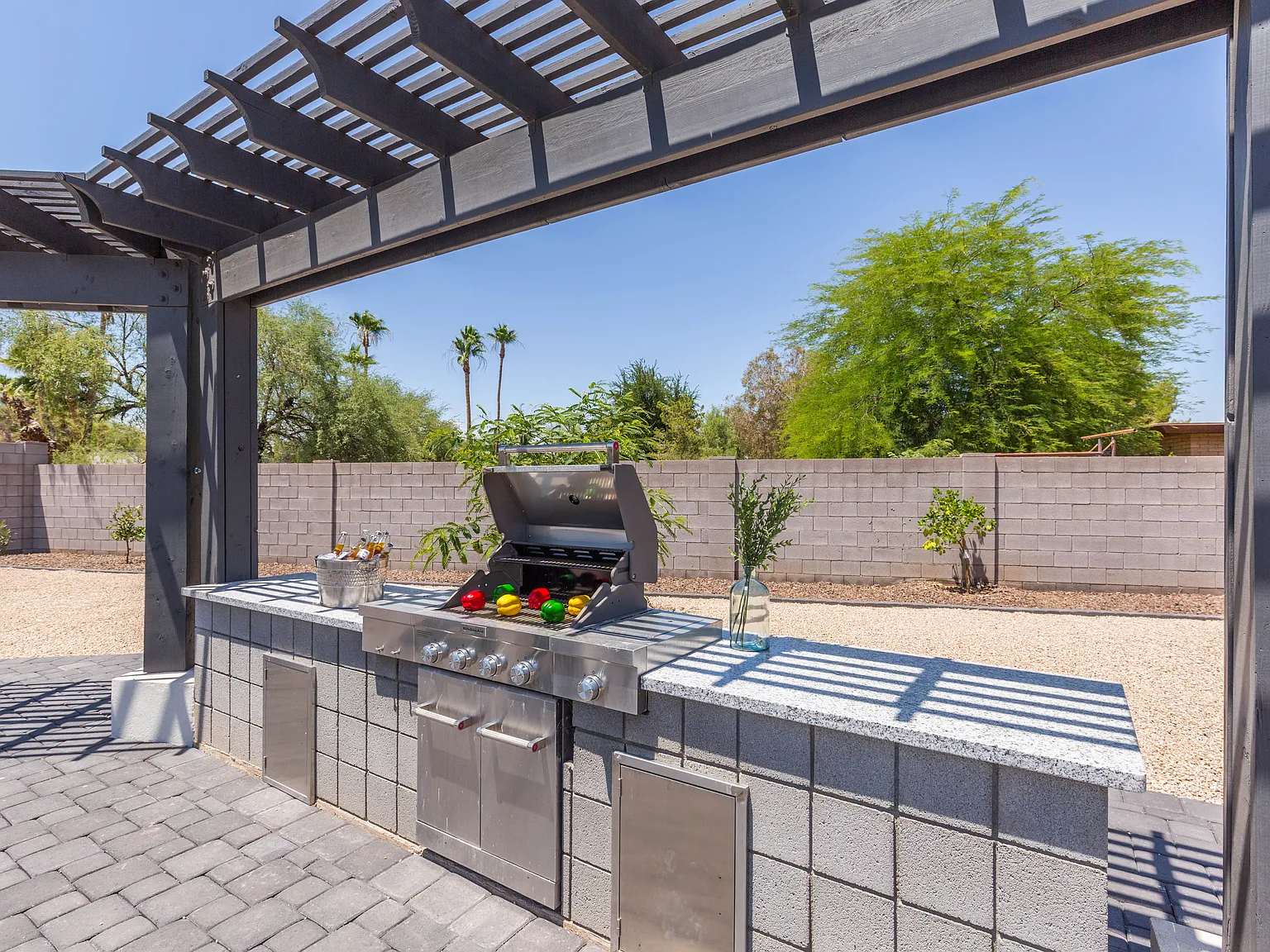 5 bed, 3.5 bath, 5000 sqft, $11,995 — Photo 2