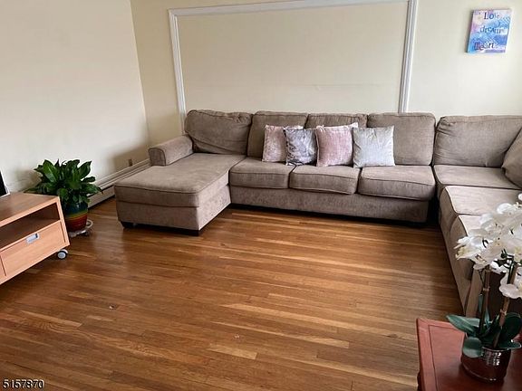 5th image of 318 Longwood Ave