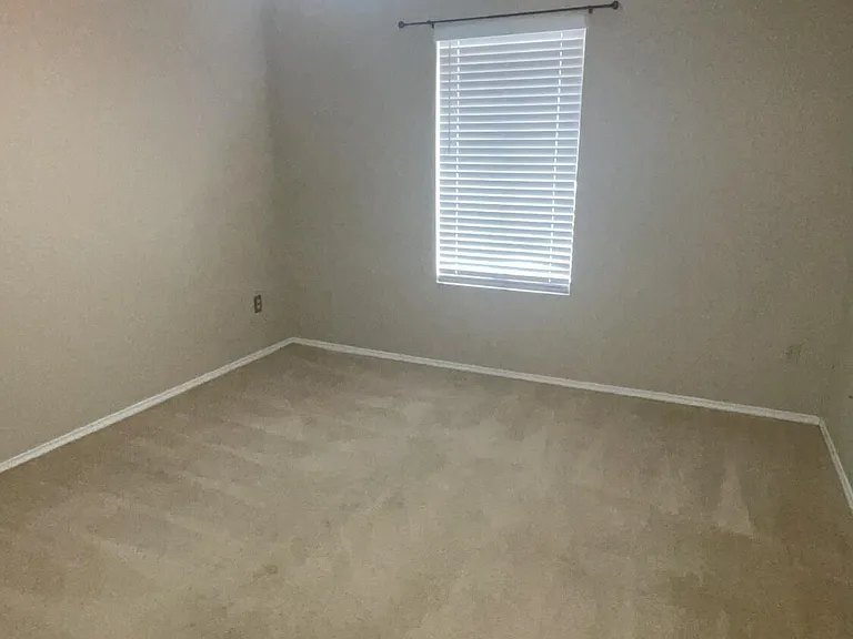 3468 E Hearn Rd — Photo 14