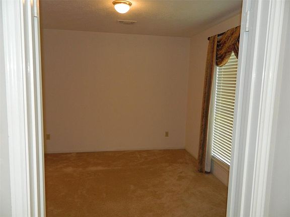 3rd image of 3510 Lindenfield Dr