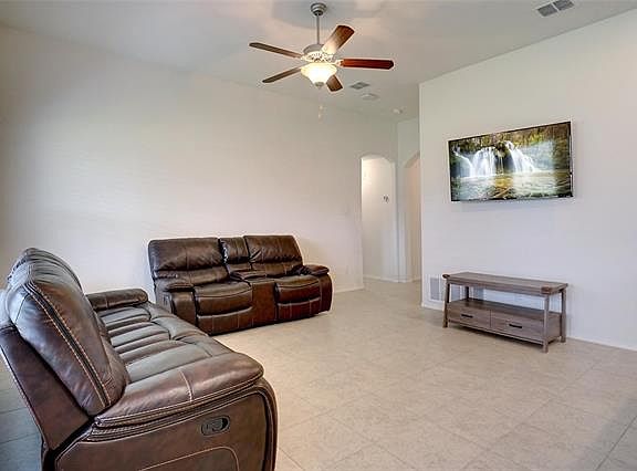 5th image of 6829 Woodlawn Dr