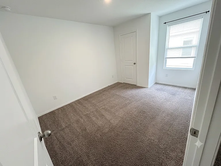 5410 Daphne Path — Photo 7