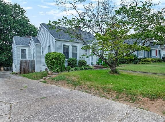3rd image of 105 Poplar St