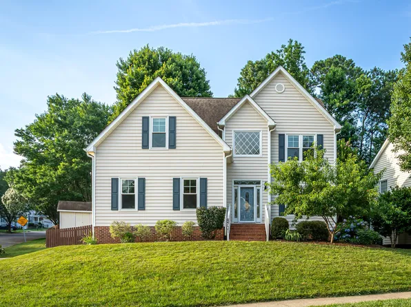 8701 Erinsbrook Dr, Raleigh, NC 27617