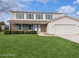 1190 Amberwood Dr, Crystal Lake, IL 60014