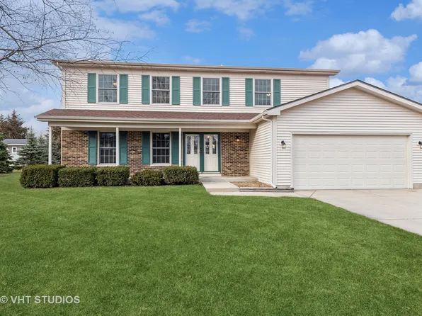 1190 Amberwood Dr, Crystal Lake, IL 60014