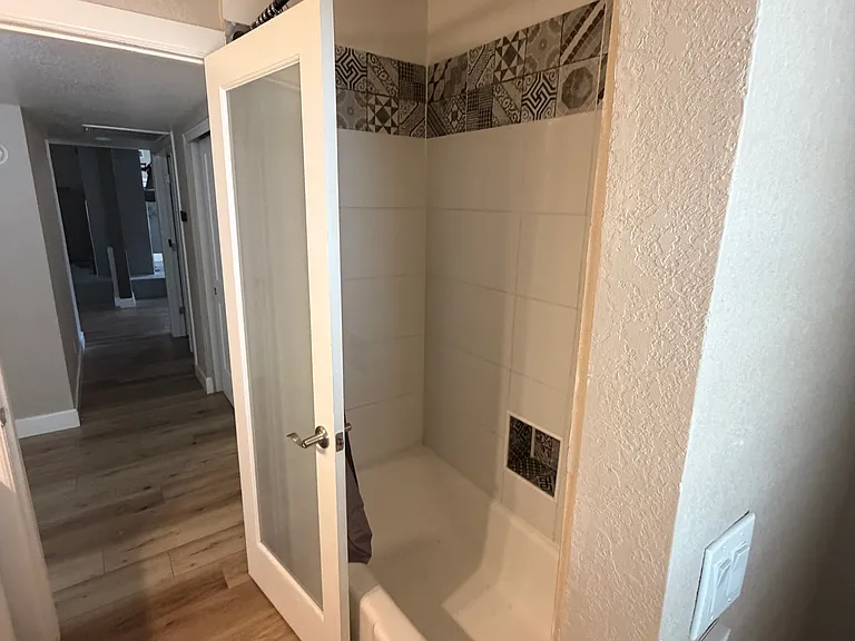 910 E Beck Ln — Photo 14