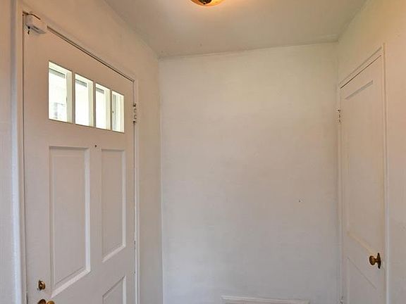 3rd image of 130 Glencross Ave
