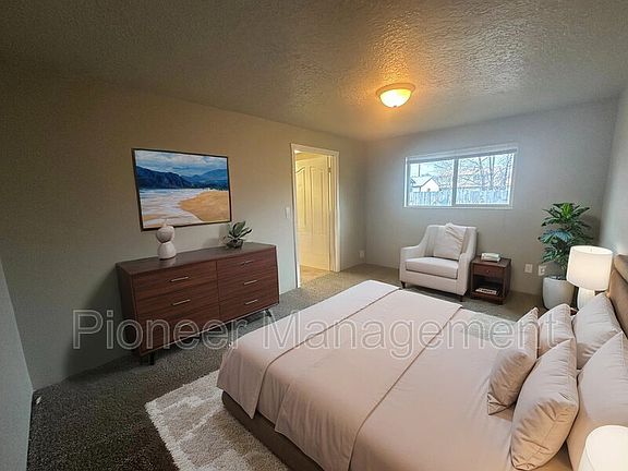 3rd image of 665 NE 7th St APT 3