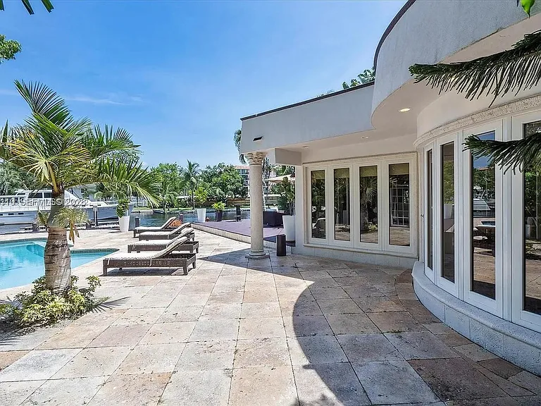 800 SW 12th Ave — Photo 5