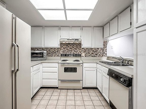 2nd image of 246 Woodlake Wynde #2