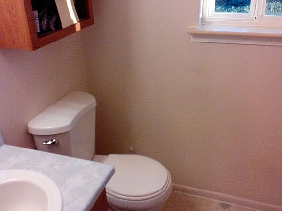 1/2 bath downstairs