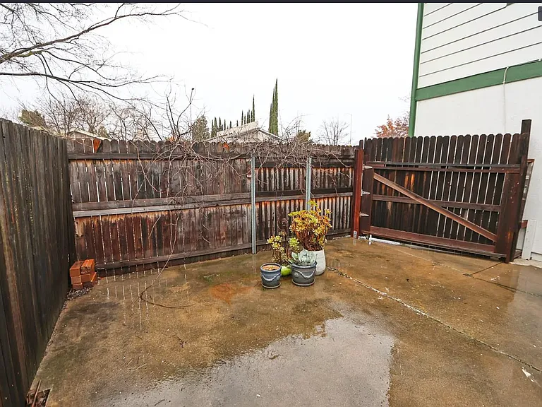 1460 Hickory St — Photo 22