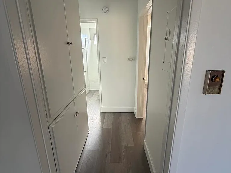 15040 Parthenia St #8 — Photo 9
