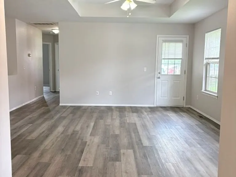 2202 W Jonquil Ln — Photo 3