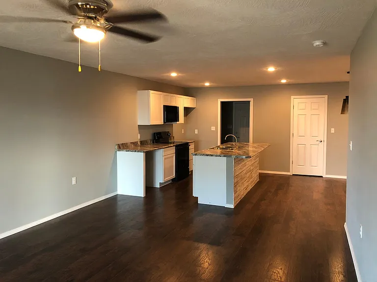 743 Olive St #B — Photo 11