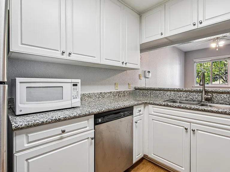 600 Canyon Oaks Dr #F — Photo 22