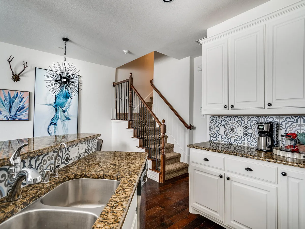 Building Photo - 5745 Knox Dr