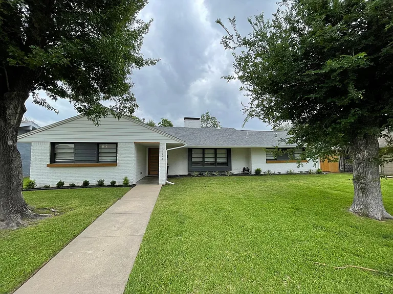 3324 Darvany Dr — Photo 1