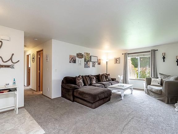 4th image of 6016 Fenway Dr