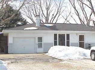 209 S Logan St, Dow City, IA 51528