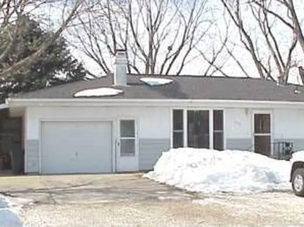 209 S Logan St, Dow City, IA 51528