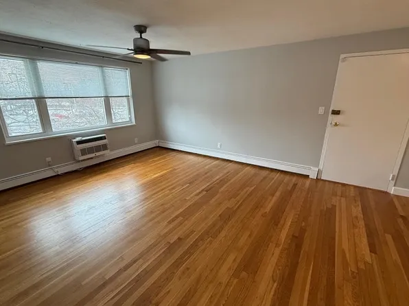 21 Warren St APT 2-4, Waltham, MA 02453