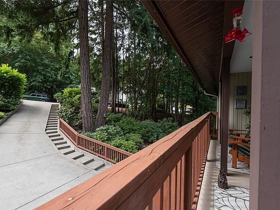 5th image of 1367 Kingsview Rd