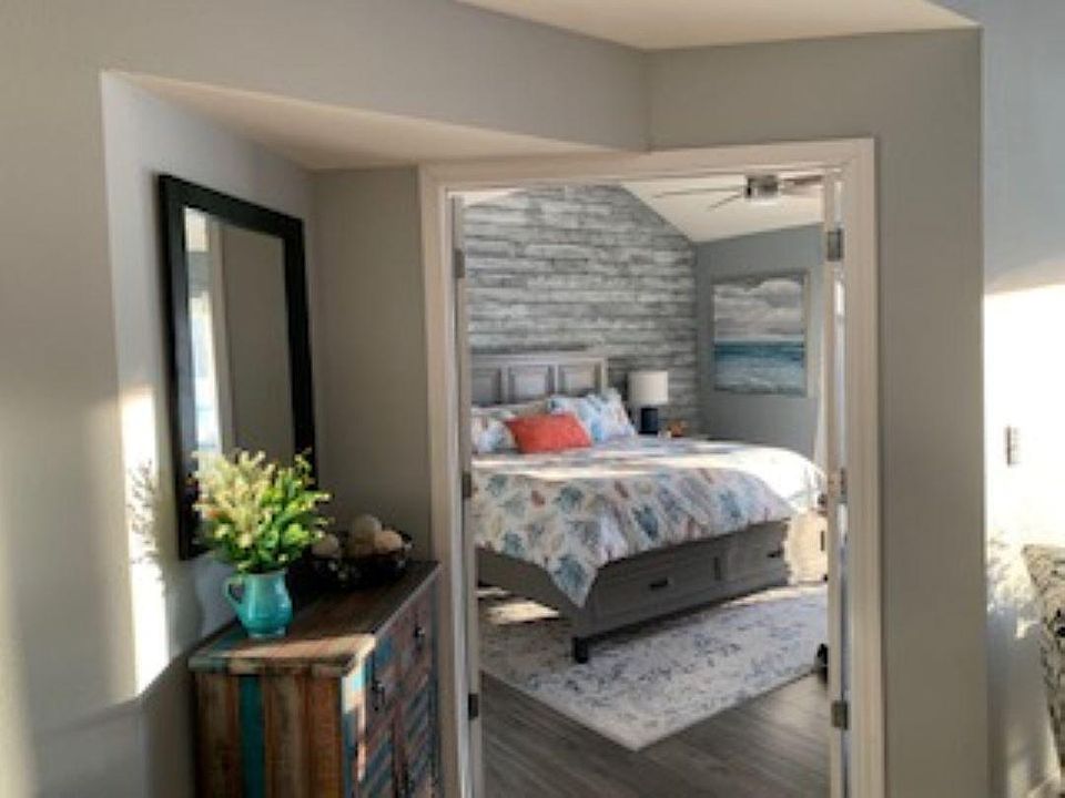 Primary bedroom with kind and en-suite