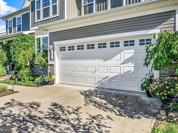 4th image of 105 Radford Ct