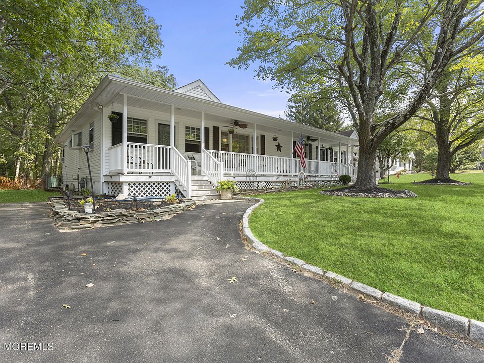 1st image of 742 W Commodore Boulevard