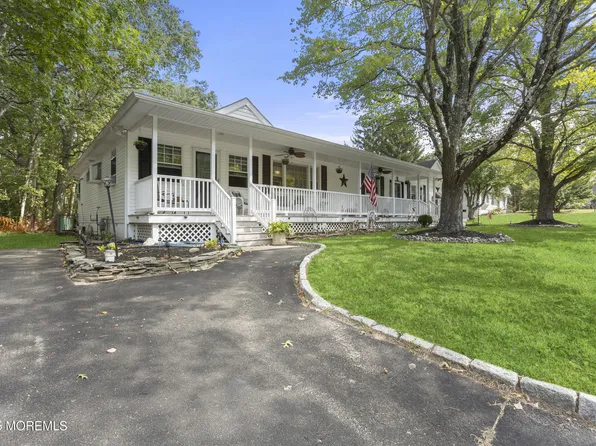 742 W Commodore Boulevard, Jackson, NJ 08527