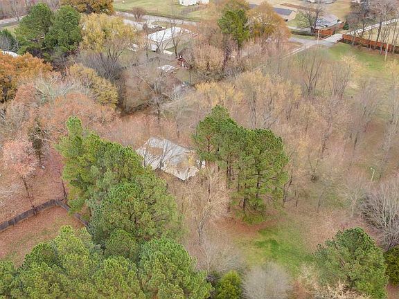 5th image of 108 Oakwood Meadows Dr