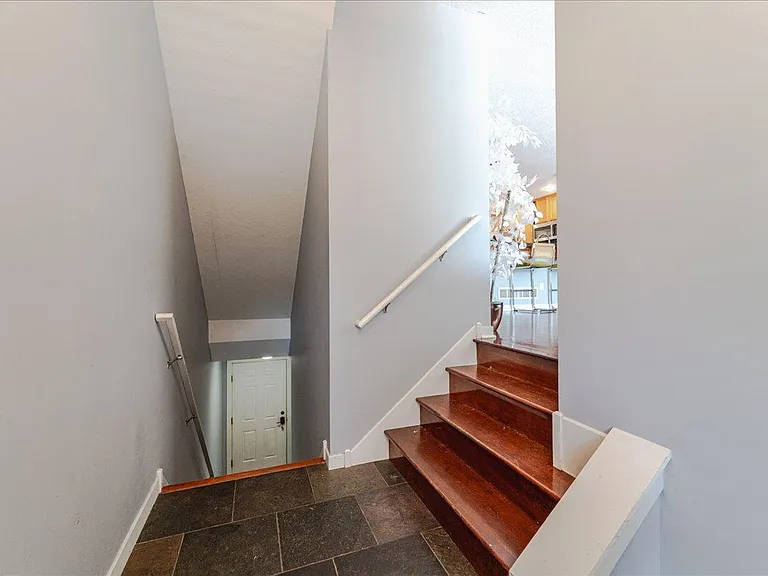 1440 Marshall St NE — Photo 18
