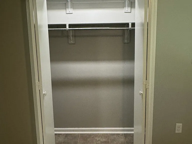 1 College Cres — Photo 15