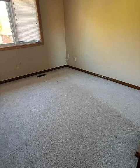586 Dresden Pl — Photo 8