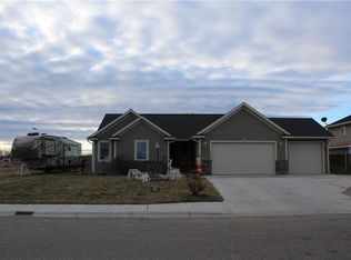 516 W 13th St, Hardin, MT 59034