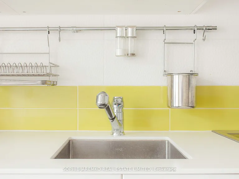 171 Carlton St #1 — Photo 7