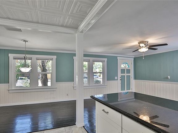 3rd image of 1353 S Michigan Ave