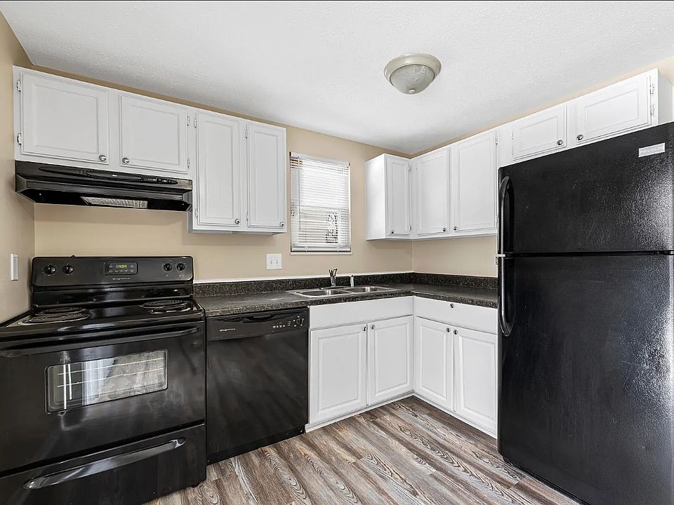 2nd image of 2501 Woodsedge Ct #2513
