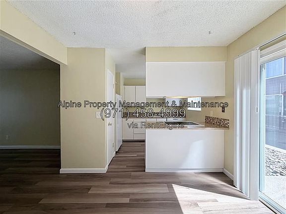 4th image of 5625 SE Gladstone St APT 15