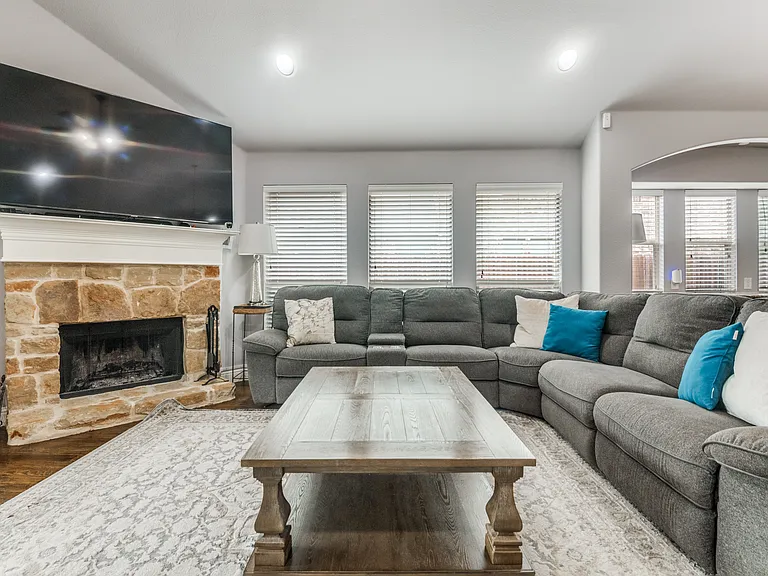 4312 Poppy Dr — Photo 11
