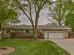 9402 Fairview Rd, Papillion, NE 68046