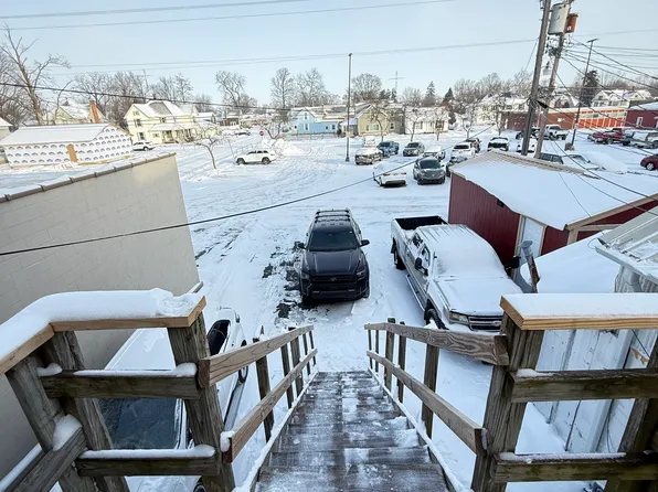 121 W Plymouth St #B, Bremen, IN 46506