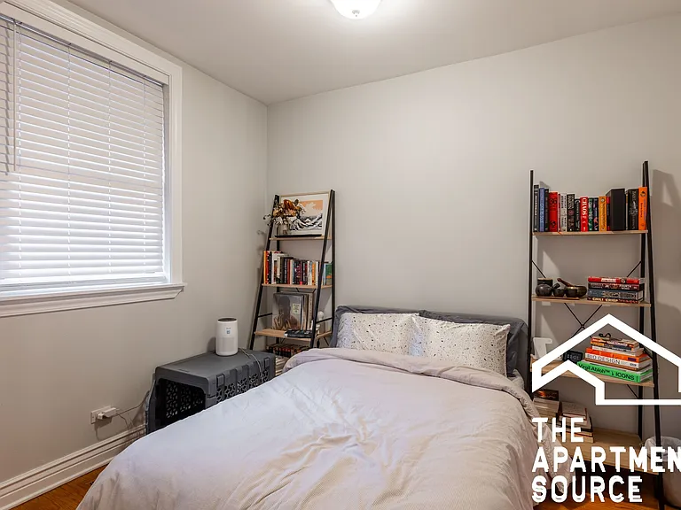 3435 N Lakewood Ave #1 — Photo 8