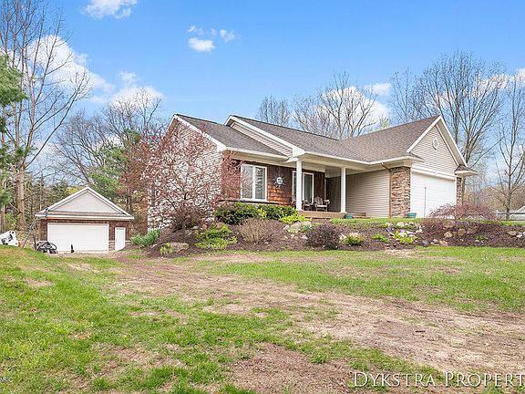 2nd image of 5427 Pine Island Dr NE