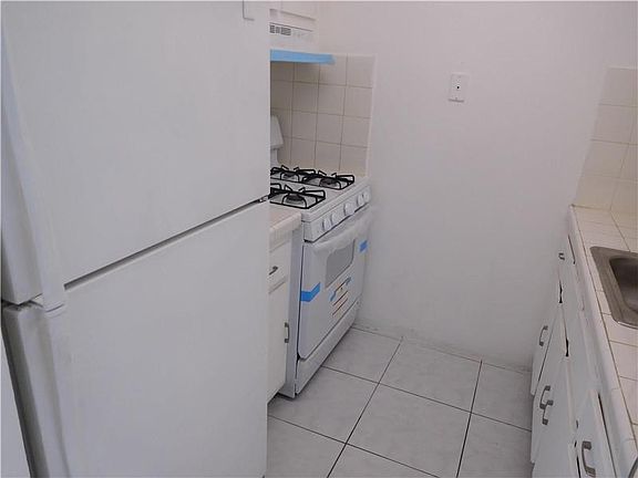 5th image of 101 NW 204th St APT 3