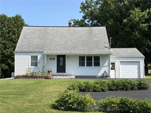 2126 Westside Dr, Rochester, NY 14624