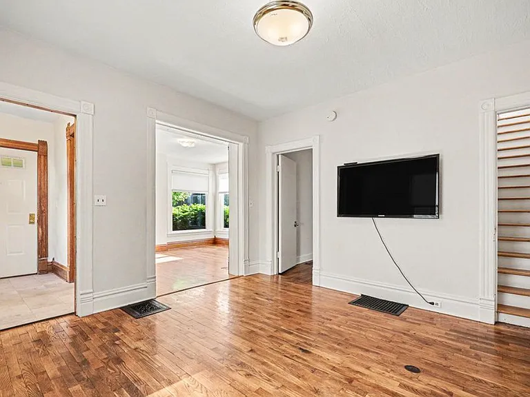 816 Innes St NE — Photo 3