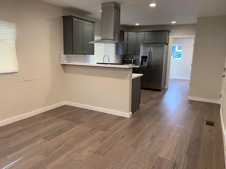 626 N Coronado St — Photo 2